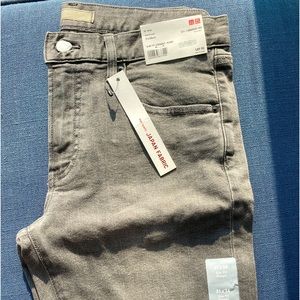 NEW UNIQLO- MEN GRAY SLIM FOT STRAIGHT JEANS- 31x34